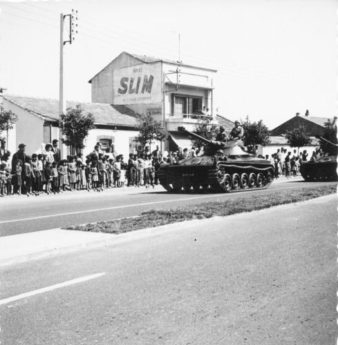 Dfil du 8 mai 1960  boulevard Beauprtre